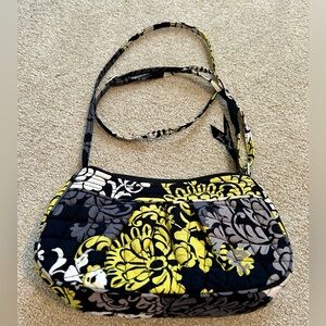 Vera Bradley crossbody purse.Excellent condition. A small lightweight bag 5.5x9”